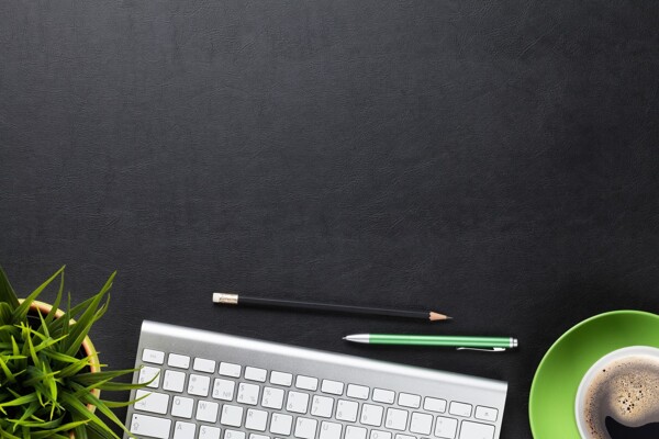 简约键盘绿植背景