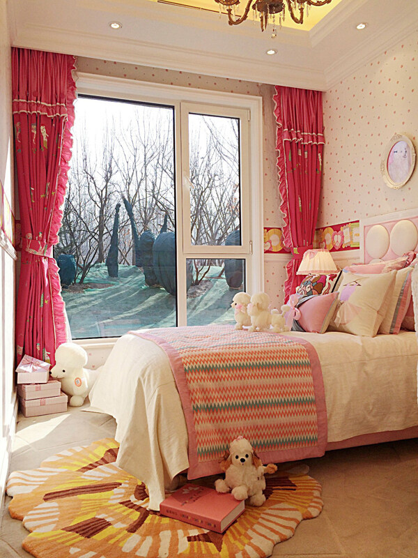 粉色田园风卧室玻璃窗户装修效果图