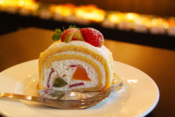 草莓奶油蛋糕甜品背景图片高清下载