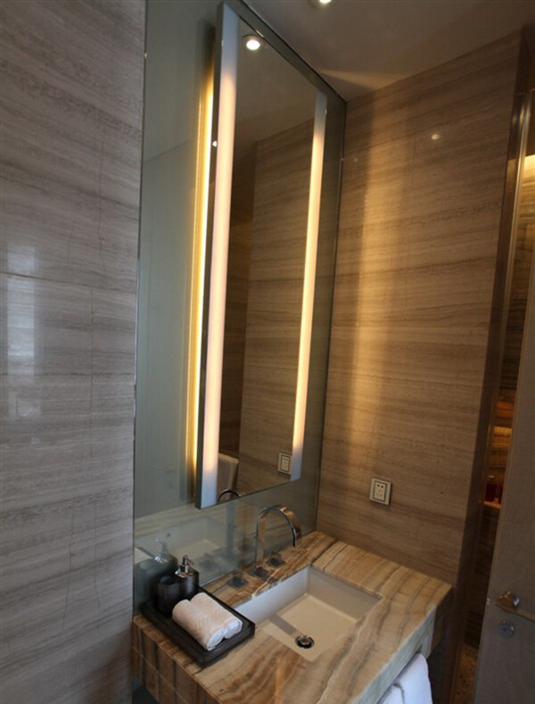 现代简约浴室长方形镜子室内装修效果图
