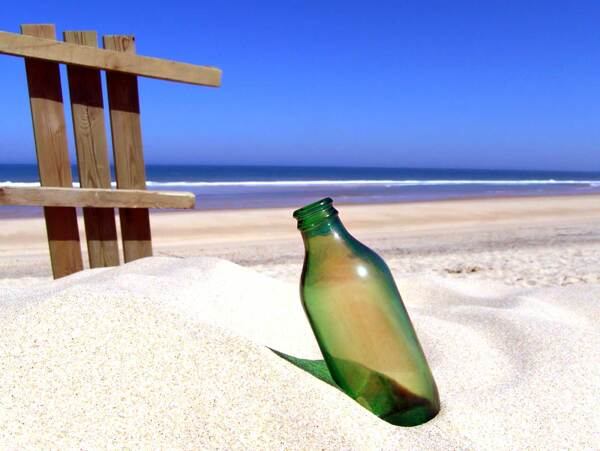 海邊漂流瓶圖片