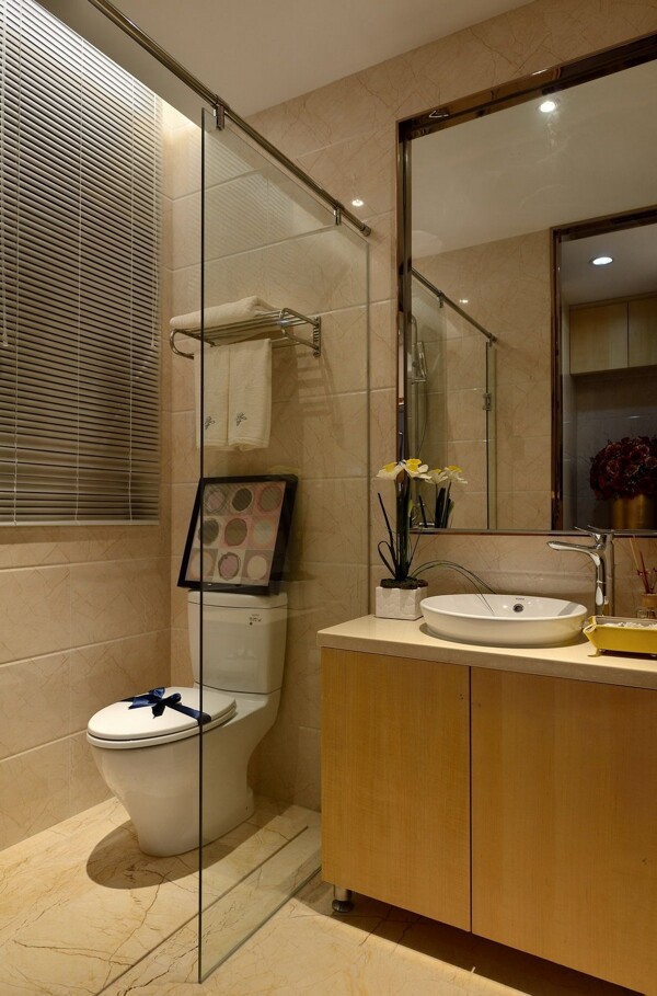 现代简约土黄色柜子卫生间室内装修效果图