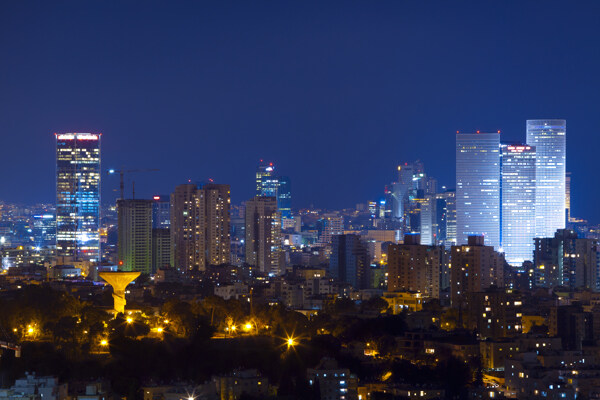 灯火辉煌的都市夜景图片