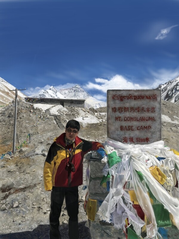珠穆朗玛峰边界旅行手绘写实风景插画图