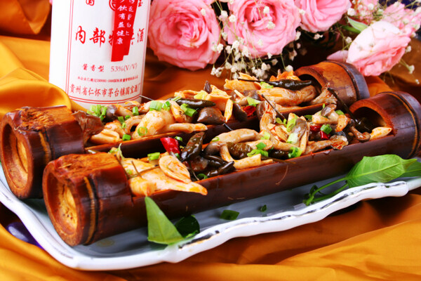 竹筒野山菌圖片