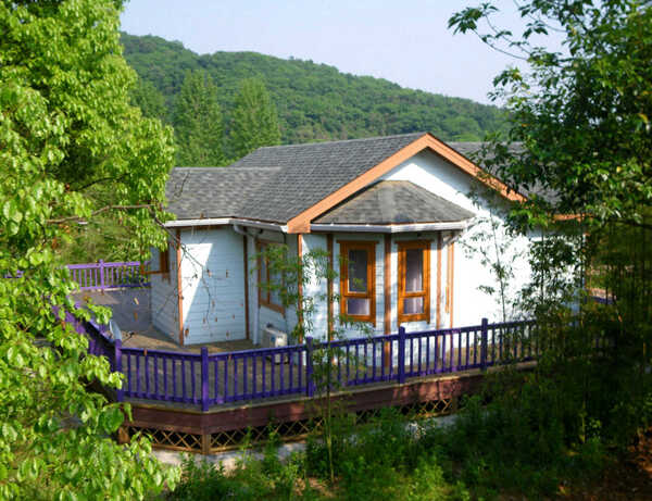 紫蓬山脚下的木屋别墅图片