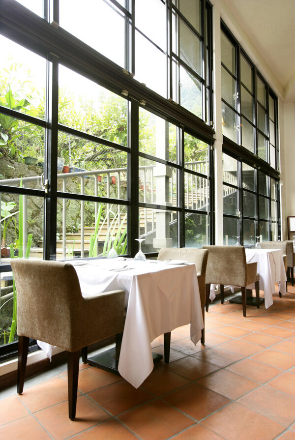 餐飲空間餐廳餐桌大堂室內(nèi)環(huán)境賓館
