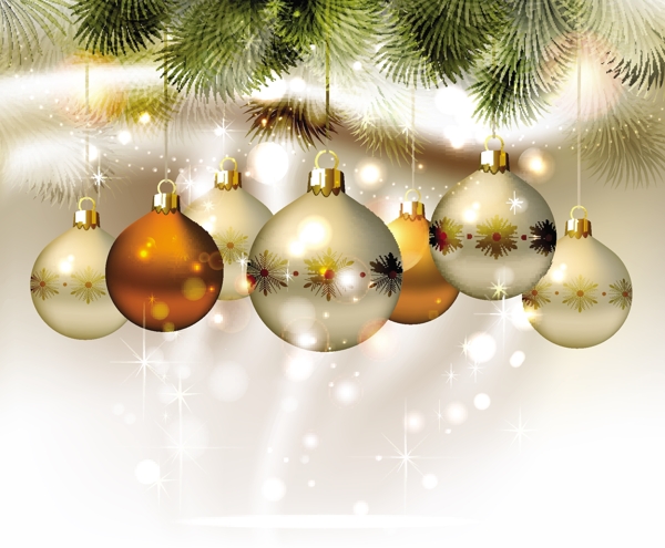 圣诞树树枝挂满闪亮的圣诞球
