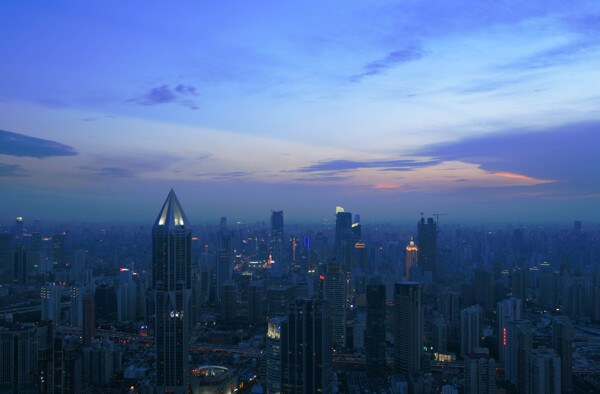 上海黄昏时分浦西市中心俯瞰图片