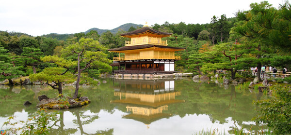 日本金阁寺古典建筑山水海报