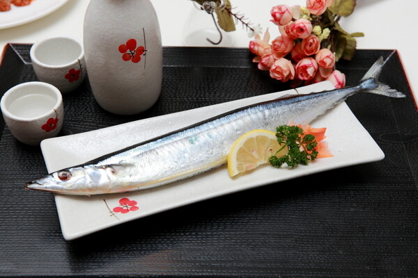 日本料理秋刀魚圖片