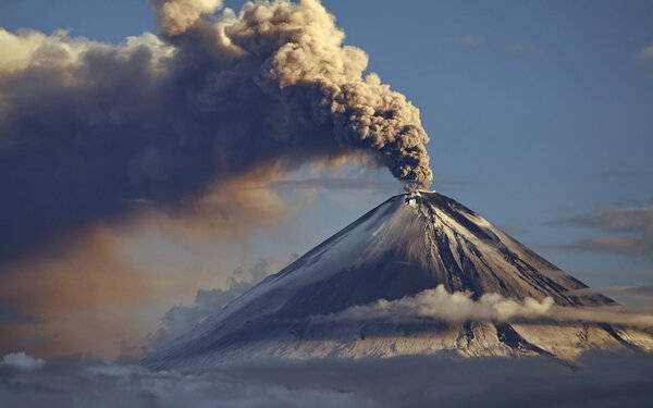 火山喷发图片