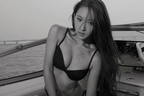 李瀟珊比基尼高清大圖圖片