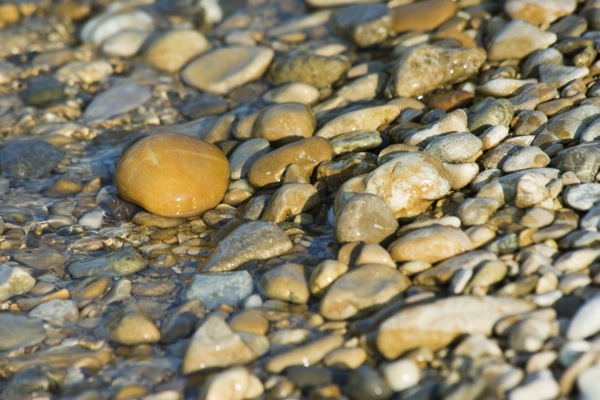 海边石头摄影图片