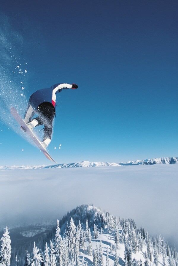 冬季滑雪的人物图片