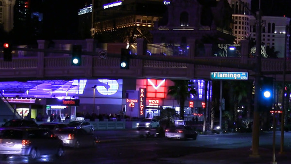 实拍繁华都市夜晚街道车辆行驶视频素材