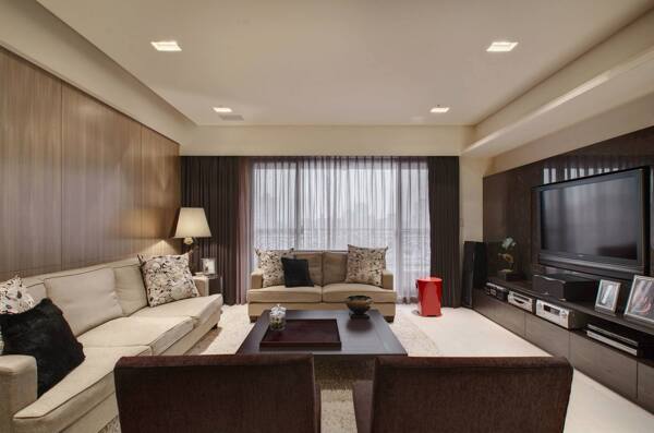 现代简约客厅深褐色亮面背景墙室内装修图