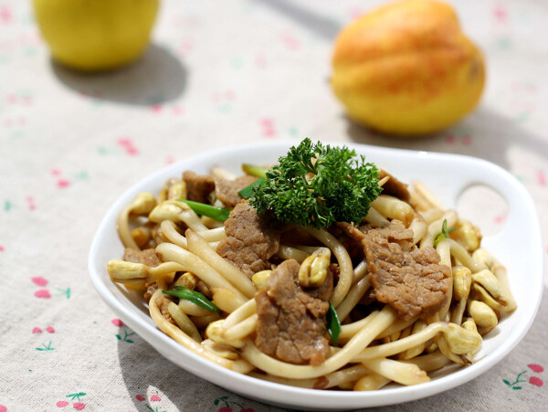 牛肉炒花生芽圖片