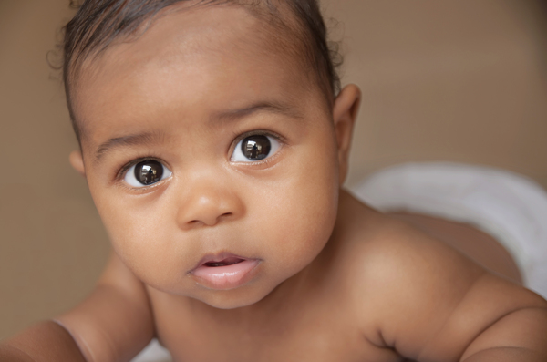大眼睛的非洲婴儿图片