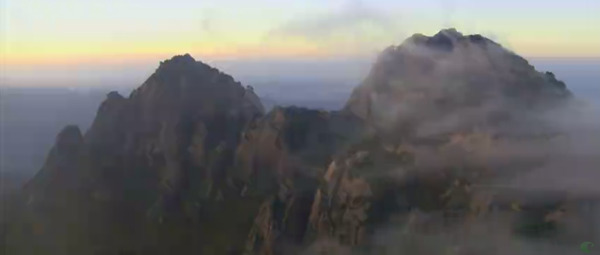 高山云顶山峰云雾缭绕自然风光视频素材