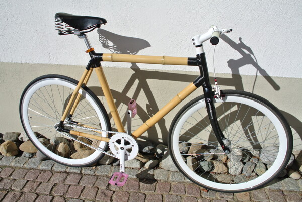 竹碳纤维自行车