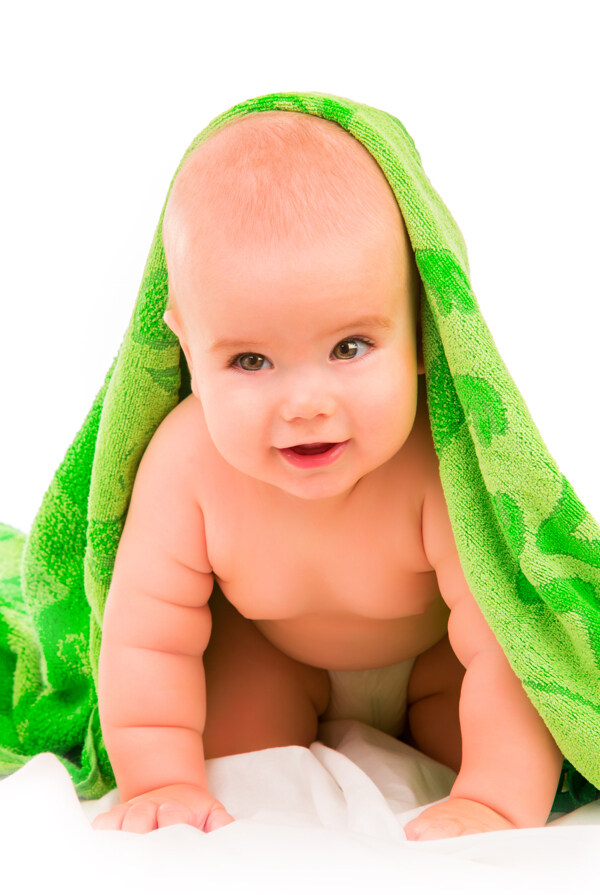 披着毛毯肥嘟嘟的可爱男婴图片