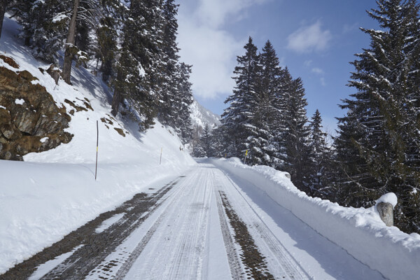 美丽的冬季道路图片
