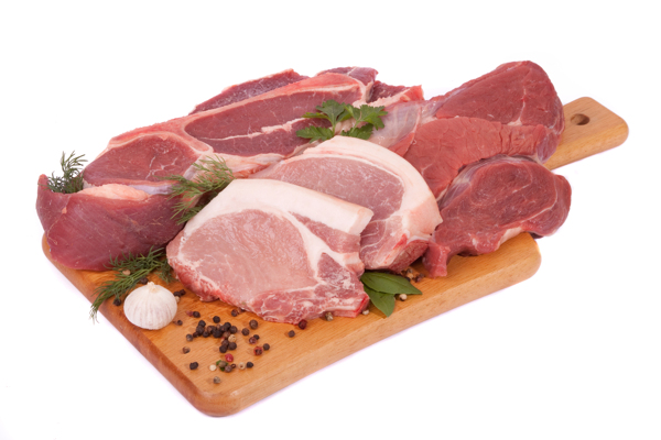 菜板上面的新鲜猪肉图片