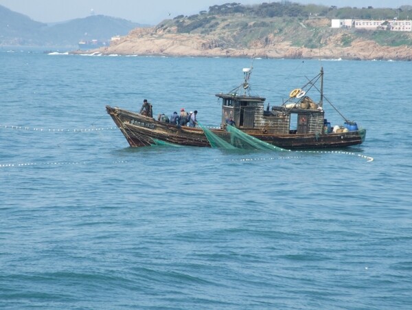 浮山湾里打渔船图片