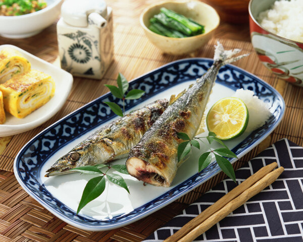 烤秋刀魚圖片
