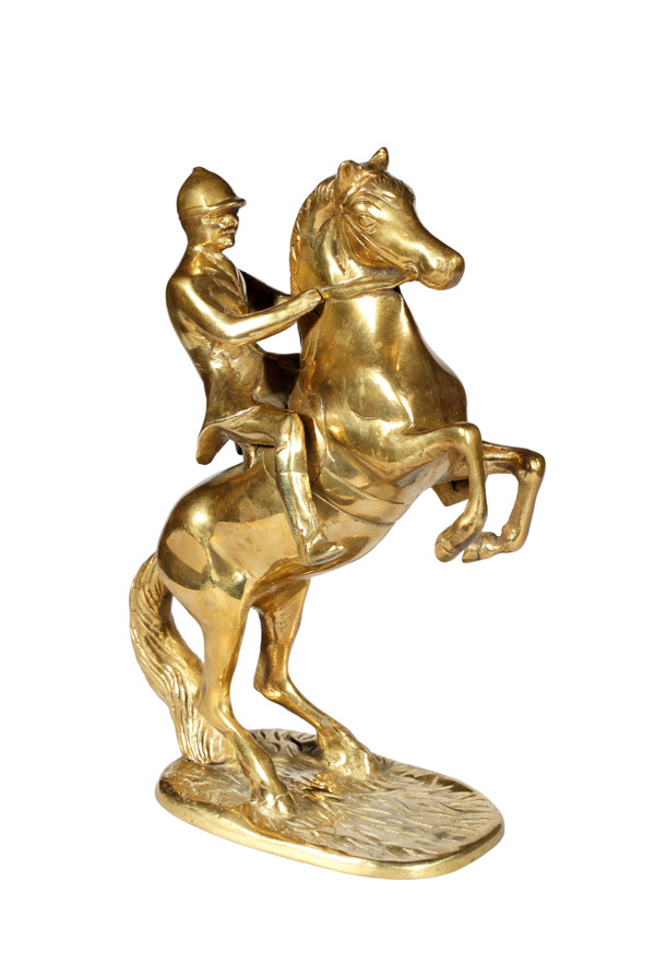 在一个赛马的骑师黄铜雕像