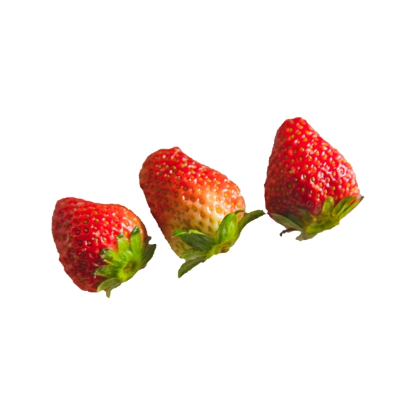 三颗草莓实拍免抠
