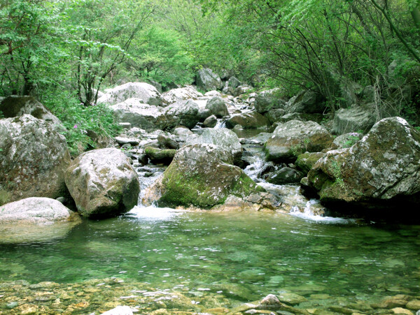 深山綠水圖片
