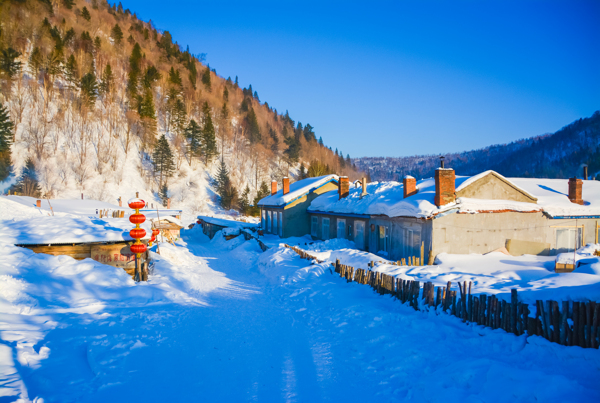藍(lán)天冬日暖陽(yáng)下的雪鄉(xiāng)美景