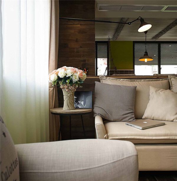 现代淡雅客厅浅色沙发室内装修效果图