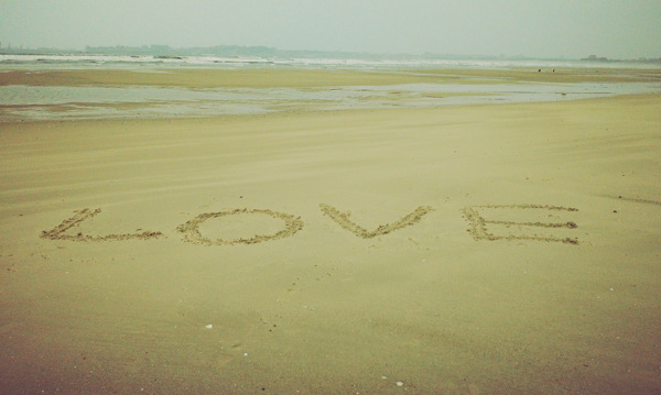 唯美沙滩浪漫LOVE字母图片