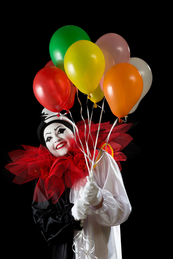 气球与小丑人物图片