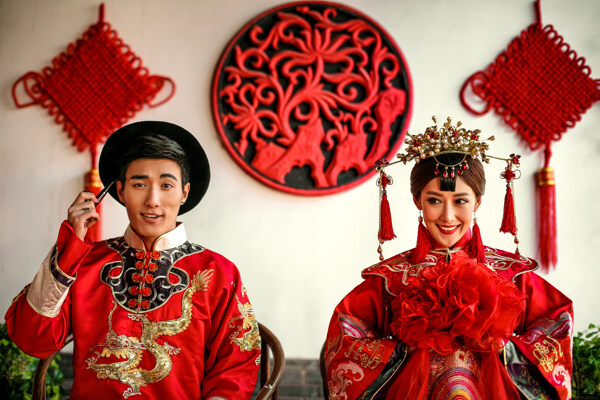 中国风装扮的情侣图片