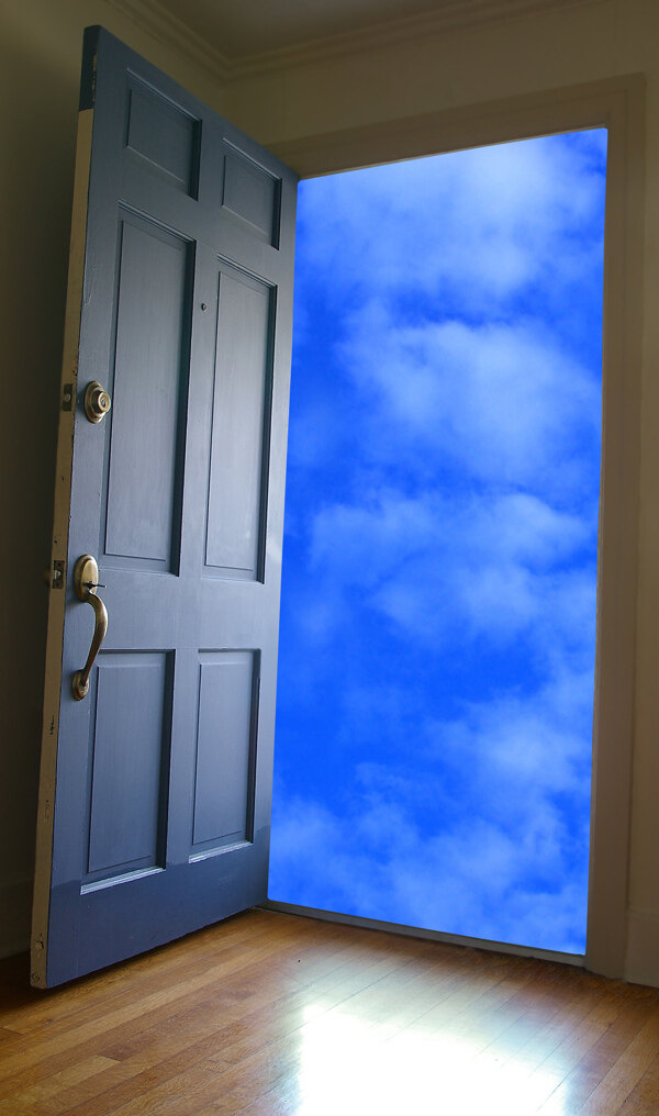 门窗里的云层图片