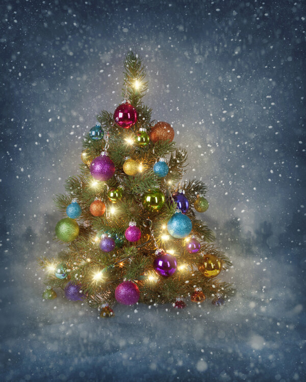 挂满圣诞球的梦幻圣诞树图片