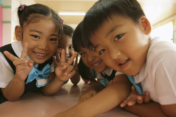 可爱小男孩小女孩图片