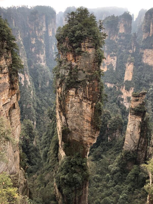 奇峻山峰