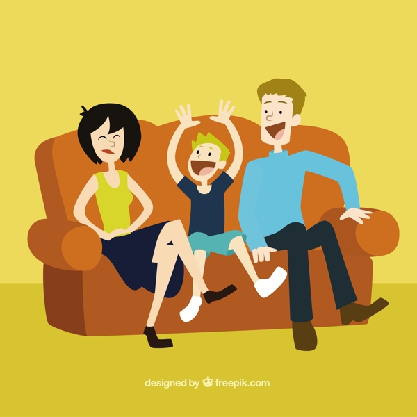 幸福的家庭坐在沙发上