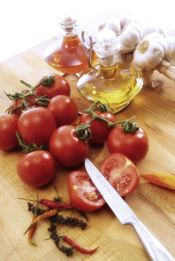 番茄大蒜与色拉油图片