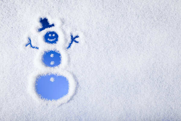 雪地上的雪人图片