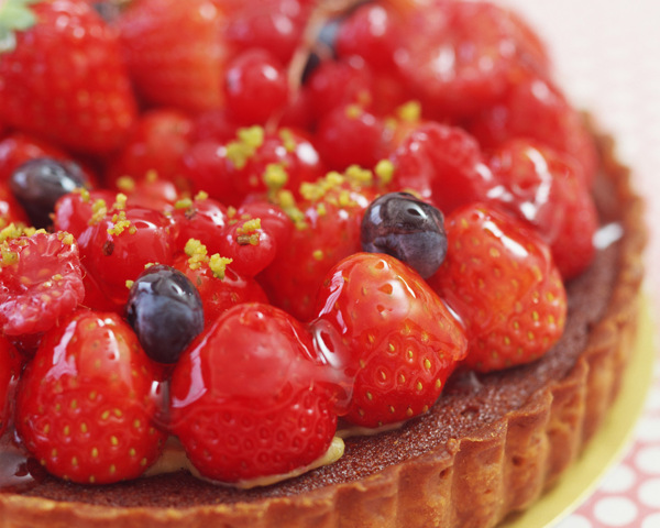 红色草莓蛋糕