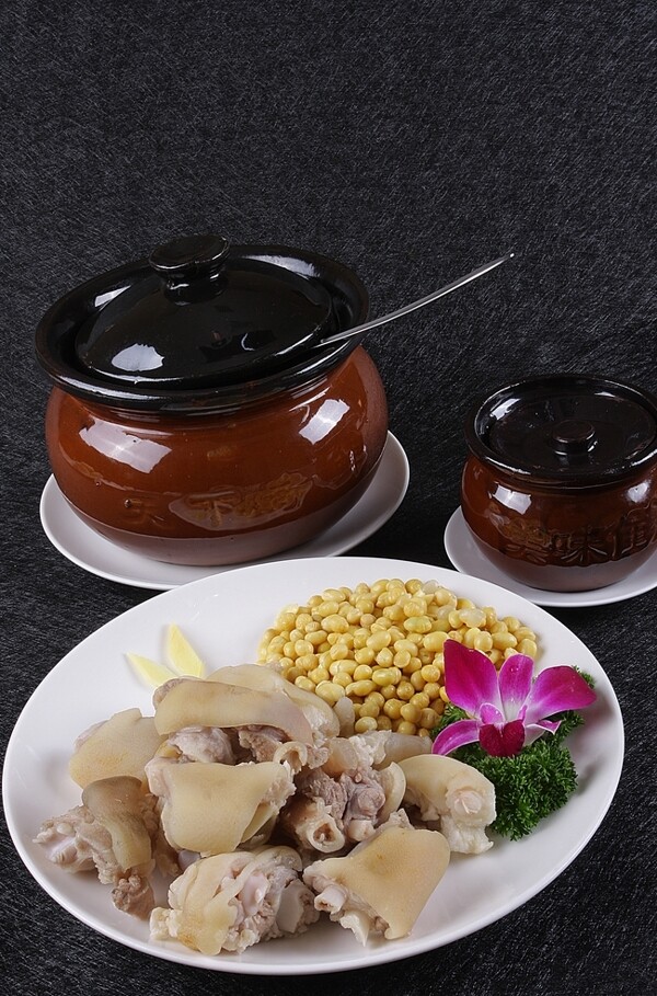 豫菜平利黄豆猪手煨汤图片