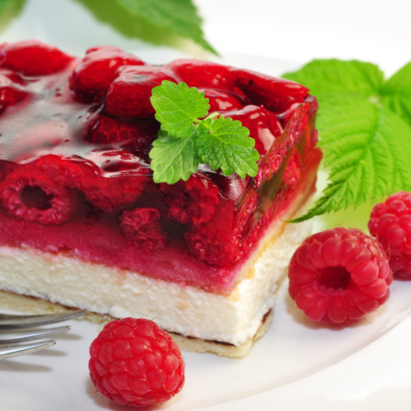 红色树莓蛋糕