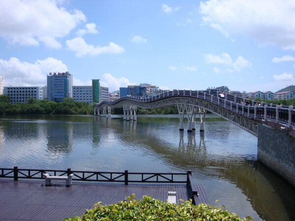 三亚河上的桥图片