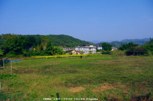 乡村田园风光足球场图片